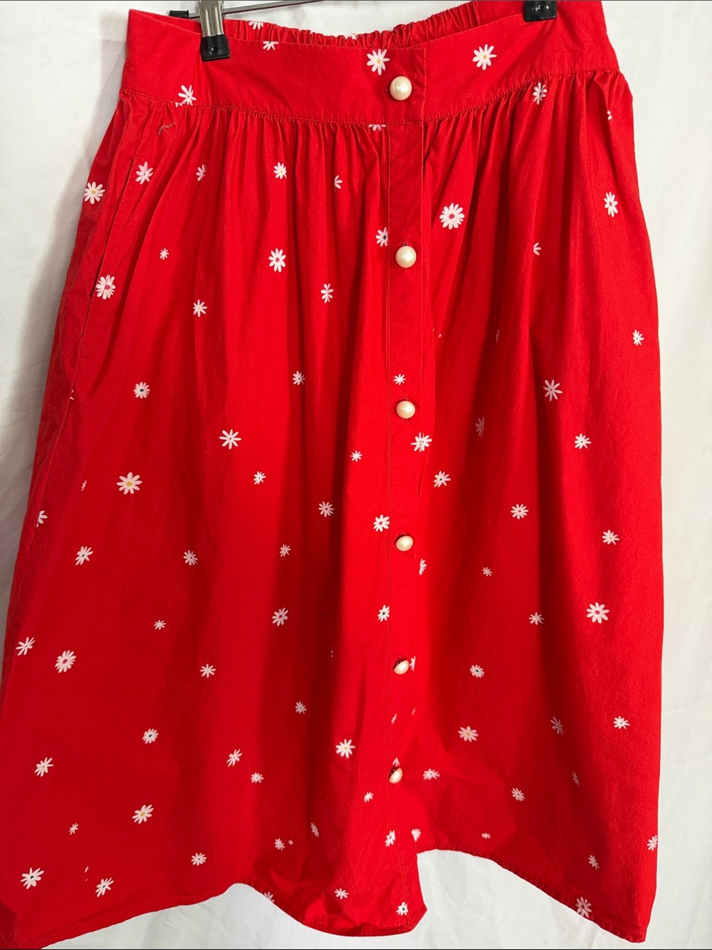 Ban.do Red Floral Button-Front Women’s Skirt with pearl buttons